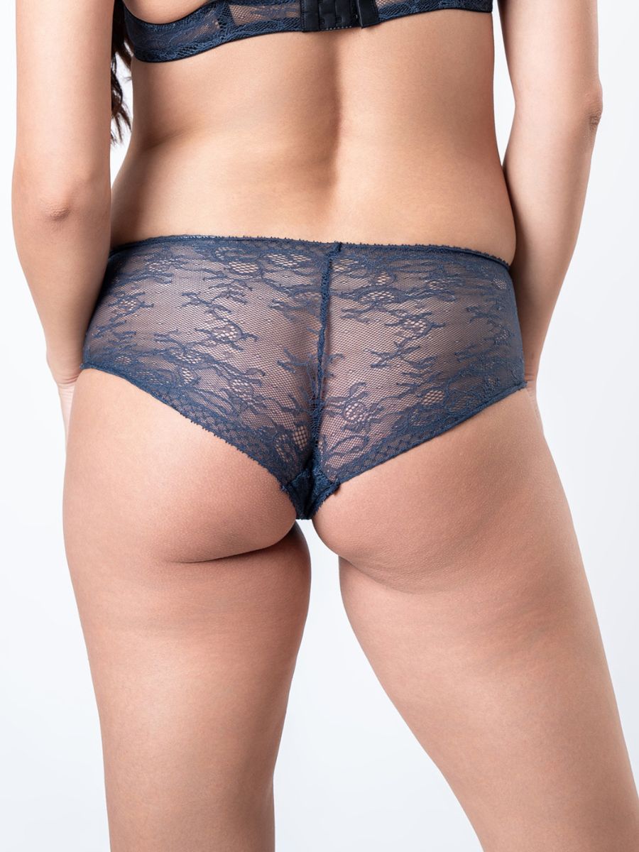 Lucy – Short All Lace in Outer Space 2
